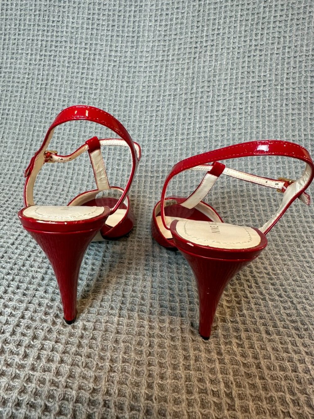 Nine West 10 Red Patent T-Strap Peep Toe Heels NWOB Retro Pinup Rockabilly - Picture 3 of 10